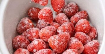 slow cooker strawberry dessert